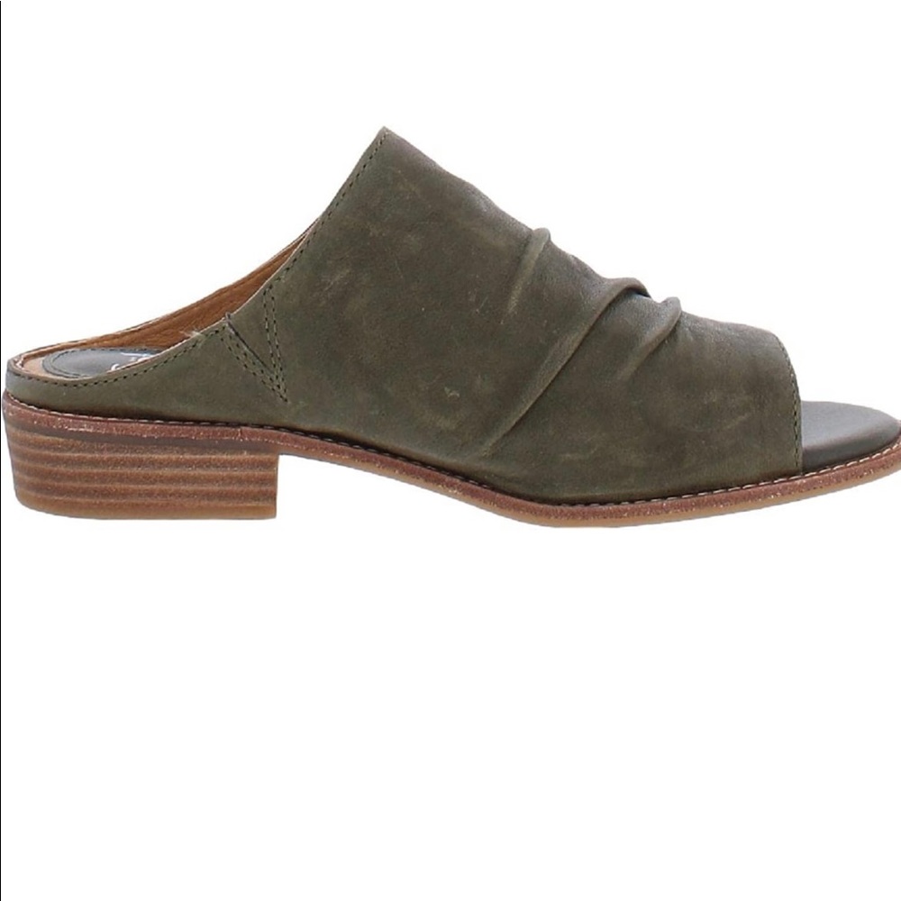 Sofft Sandel NWT army green